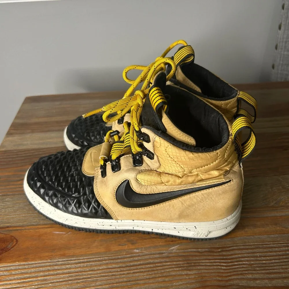 Nike Air Force 1 AF1 High Watershield Boots Kids Gold Black Sneakers